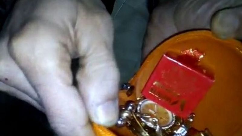 Sultangazi'de yıkamak için alınan halıdan altın çıktı