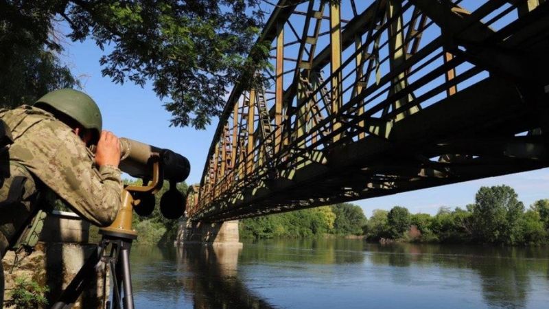 Hudut Kartalları sınırda 3 kişiyi yakaladı