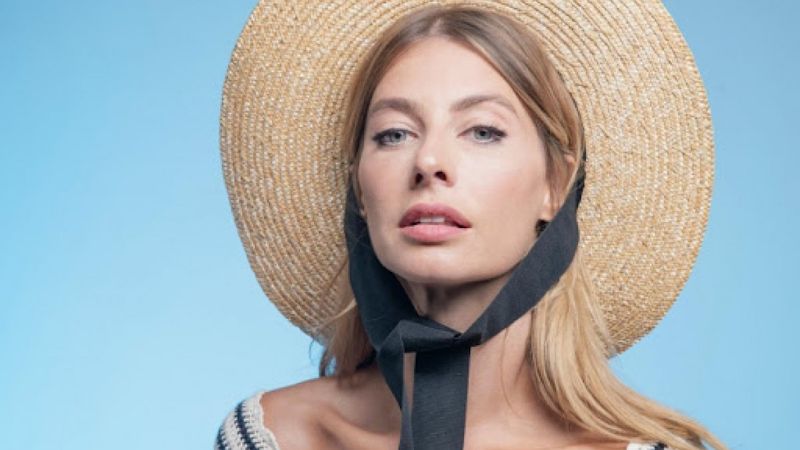 Tuba Ünsal'ın güzelliği kızına geçmiş! Anne-kız birbirinin kopyası...