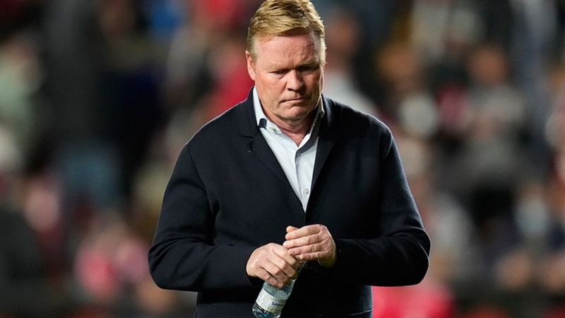Barcelona Ronald Koeman ile yollarını ayırdı