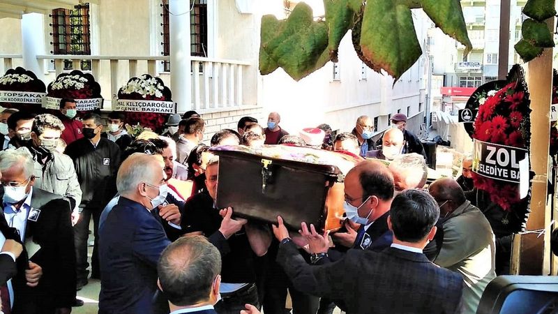 Boğazı kesilerek öldürülen Şebnem Şirin, son yolculuğuna uğurlandı