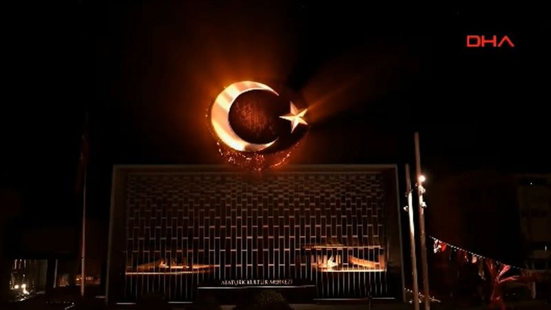 Atatürk Kültür Merkezi açılışında görsel şölen