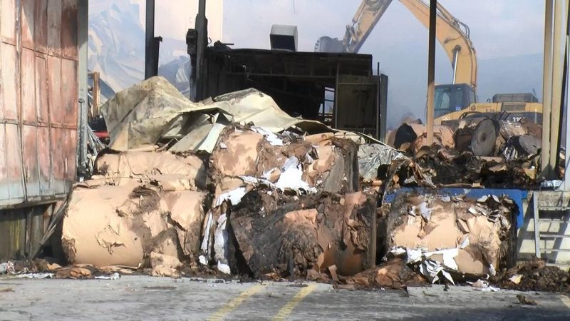 Esenyurt'ta fabrikada yangın 1 işçi hayatını kaybetti