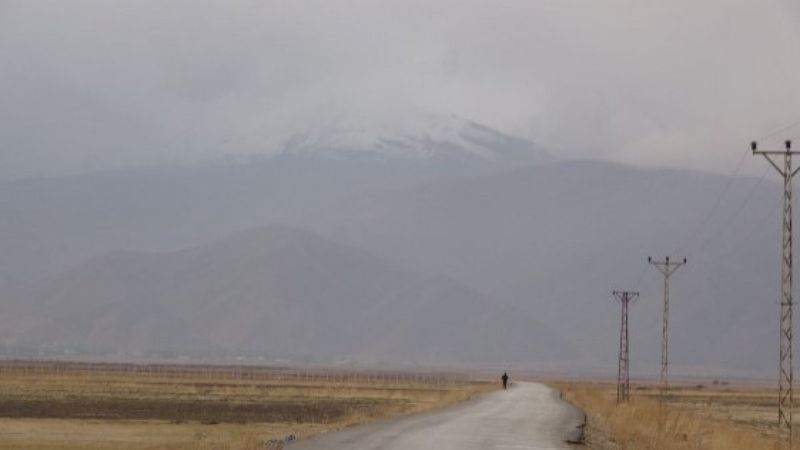 Hakkari Yüksekova'da iki mevsim bir arada