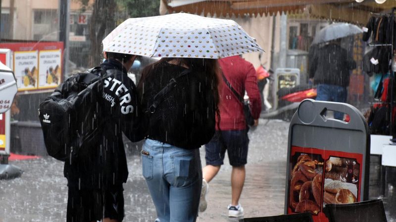 Marmaris'te sağanak yağış etkili oldu