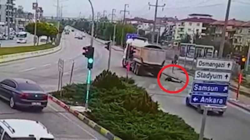 Kırıkkale'de yaşlı adam, yere düşerken kafasını kamyona çarpıp öldü