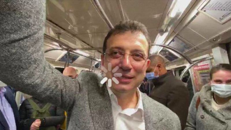 İmamoğlu, metroda internet var yayını yaparken bağlantı koptu