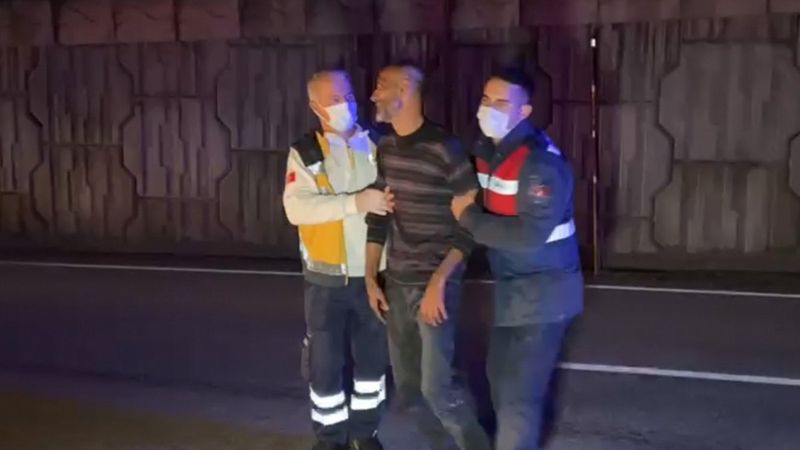 Bursa'da tırda çıkan yangında 7 sıfır otomobil ve tır kül oldu