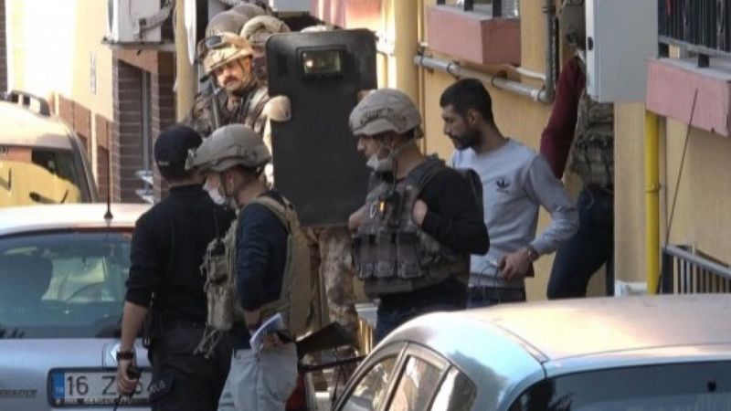 Eskişehir'de eşiyle tartışıp evini yakmakla tehdit eden şüpheliyi polis ikna etti