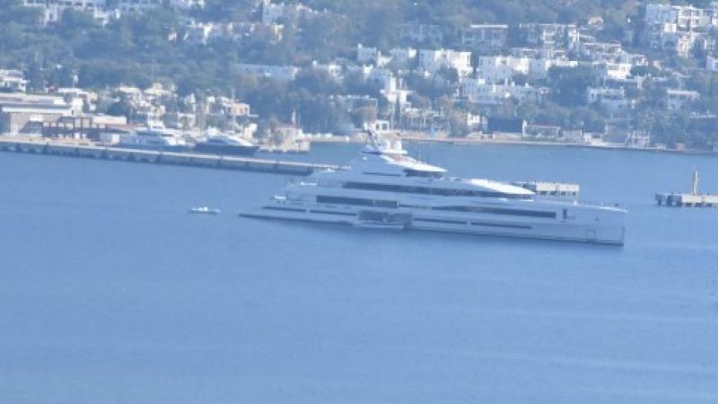 Bill Gates'in yatı, Bodrum Kalesi açıklarında