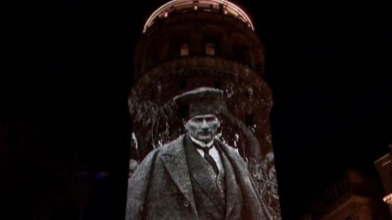 AKM ve Galata Kulesi'nde ışık gösterisiyle 10 Kasım anması