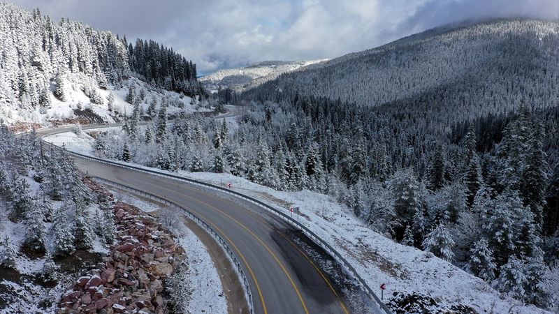 Ilgaz Dağı, kar yağışıyla beyaza büründü