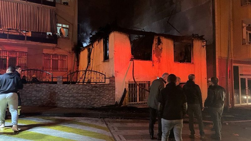 Kocaeli'de bir evde çıkan yangında yaşlı adam hayatını kaybetti