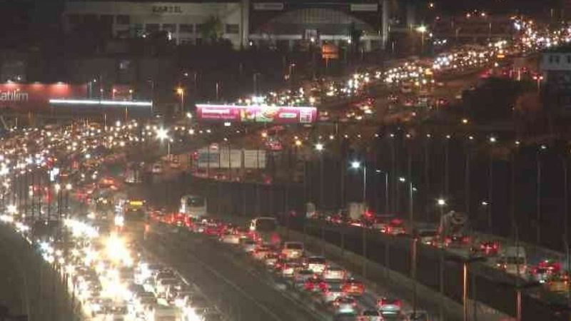 Okullarda ilk ara tatilin bitmesiyle trafik yoğunluğu arttı