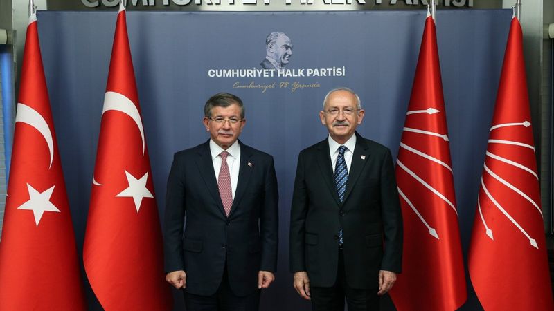 Ahmet Davutoğlu ile Kemal Kılıçdaroğlu'ndan erken seçim çağrısı
