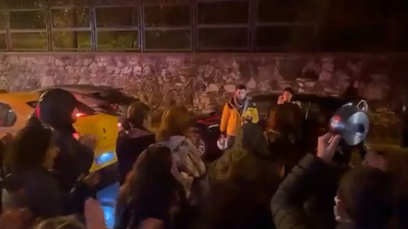 Doların yükselişini bahane edenler PKK ve LGBT sloganları attı