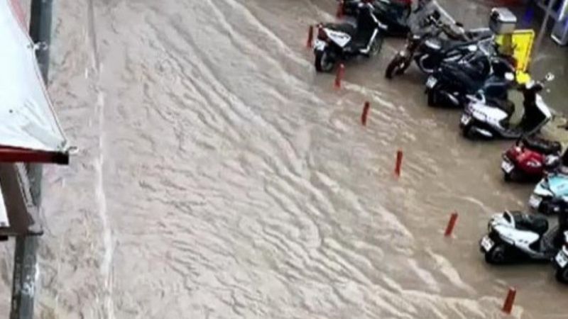 Fethiye'de sağanak günlük yaşamı olumsuz etkiledi