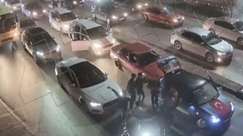 Gaziantep'te kırmızı ışıkta çifte telli oynayanlara ceza