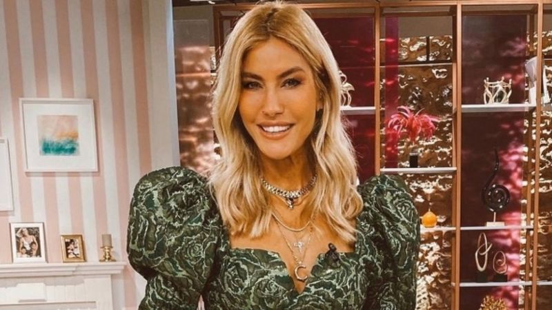 Çağla Şıkel ve güzelliğini paylaştığı ablası Berna Şıkel