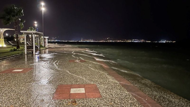 Fethiye’de fırtına nedeniyle deniz taştı