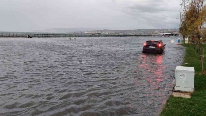 Tekirdağ'da deniz şehre taştı