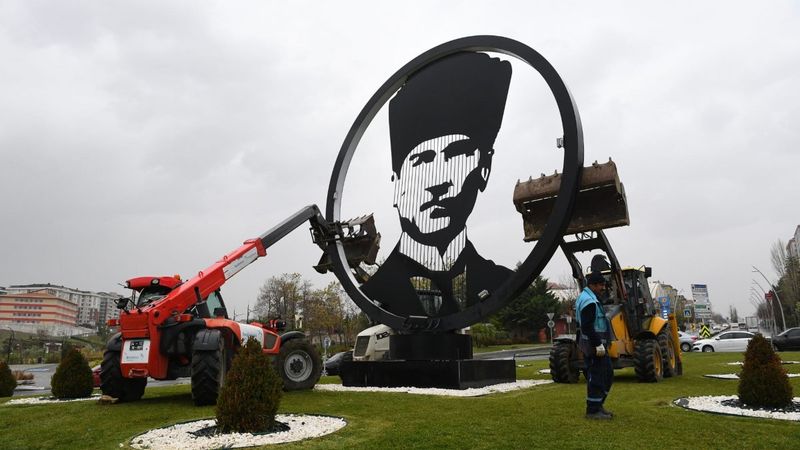 CHP'li Beylikdüzü Belediyesi'nden Atatürk silüetine lodos önlemi