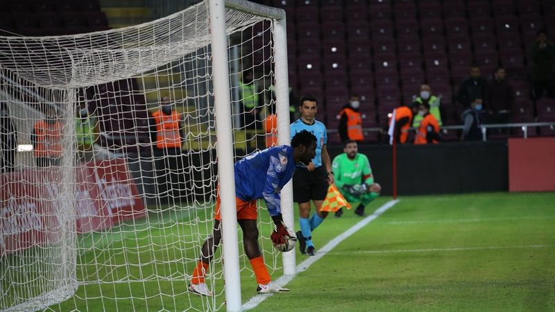 Hatayspor - Eyüpspor maçında kaleye geçen Diouf'tan penaltı golü