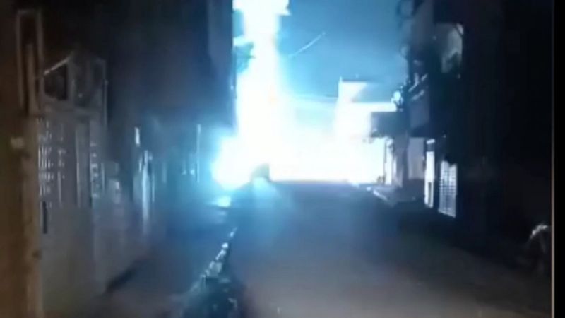 Mardin'de trafonun patlama anı cep telefonu kamerasına yansıdı