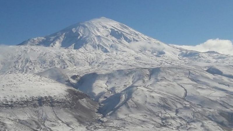 Ağrı Dağı bembeyaz