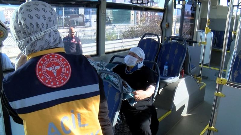 Sultanbeyli’de kamyon, yolcu dolu İETT otobüsüne çarptı