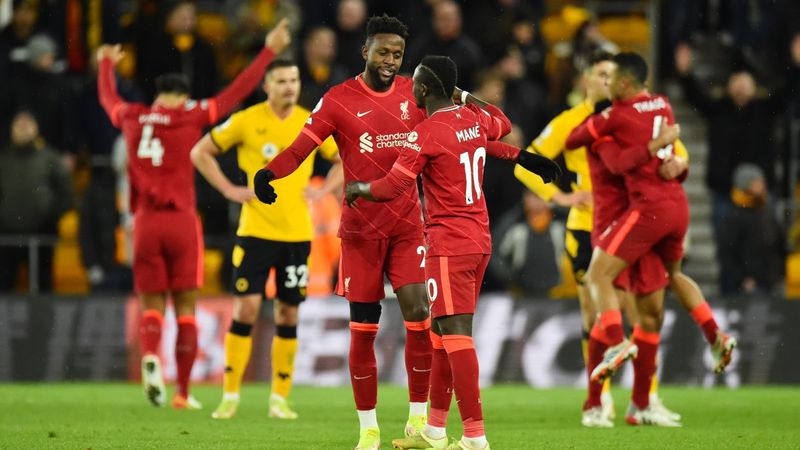 Liverpool son dakika golüyle liderlik koltuğunda