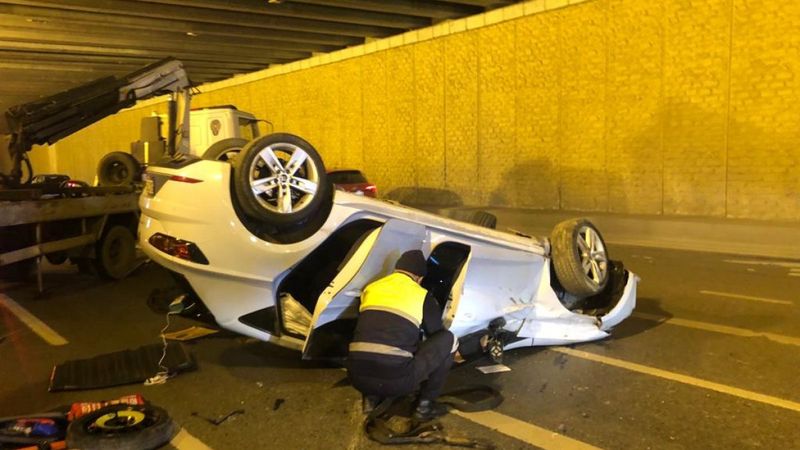 Zeytinburnu'nda kaza yapan otomobilin sürücüsü olay yerinden kaçtı