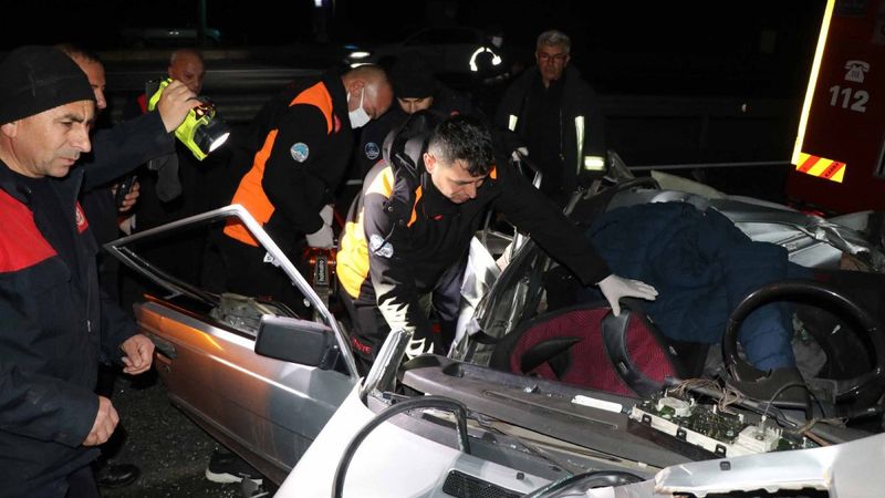 Kayseri'de tır, geri manevra yapan araca vurdu: 2 ölü, 1 yaralı