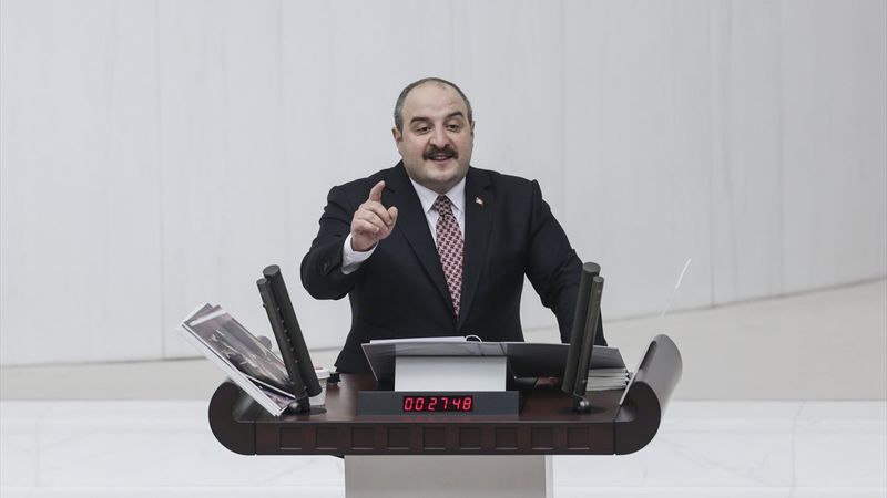 Bakan Varank'tan CHP'ye heykelli yanıt