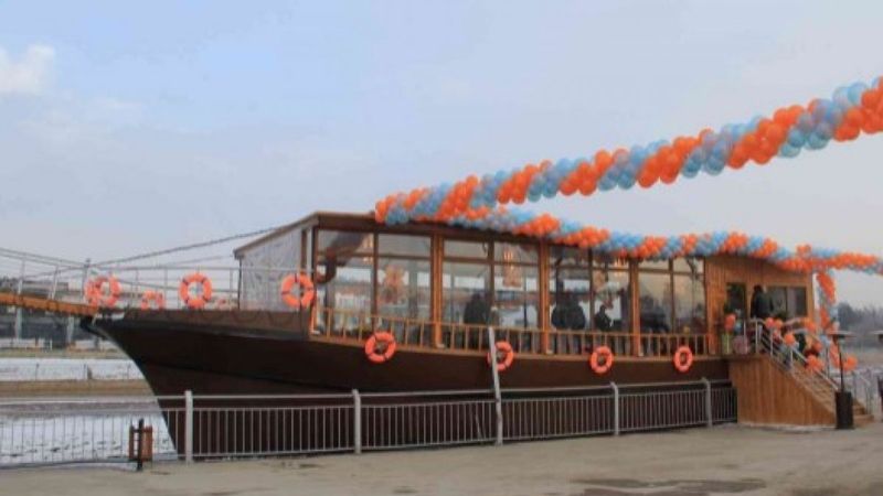 Ağrı Taşlıçay Deresi’ndeki balıkçı teknesi kafeye dönüştürüldü