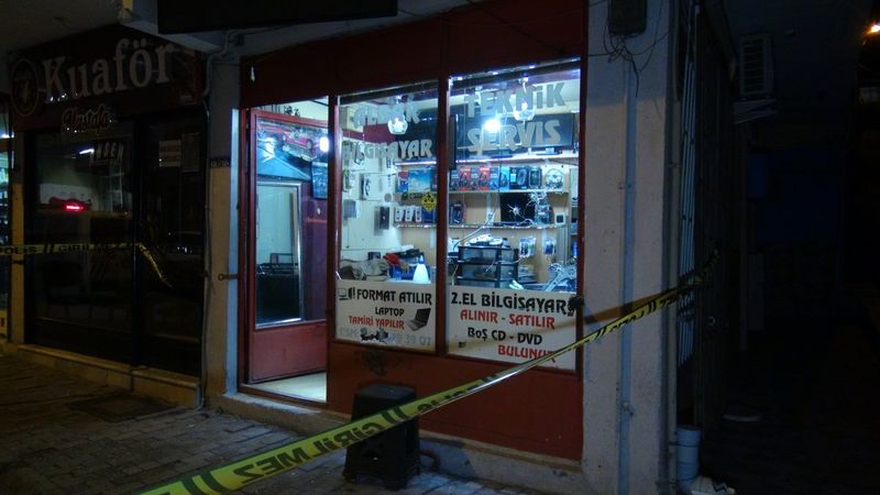 Kocaeli'de tüfekle ateş eden kişinin saçması yoldan geçen vatandaşı vurdu