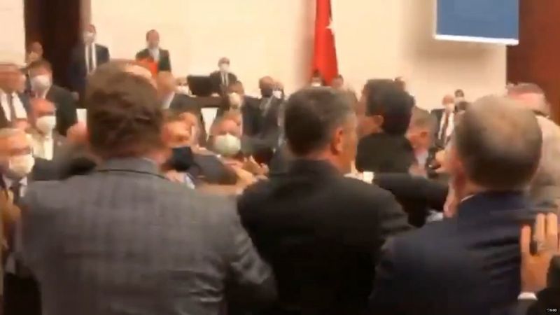 TBMM'de AK Partili ve CHP'li vekiller arasında yumruk yumruğa kavga
