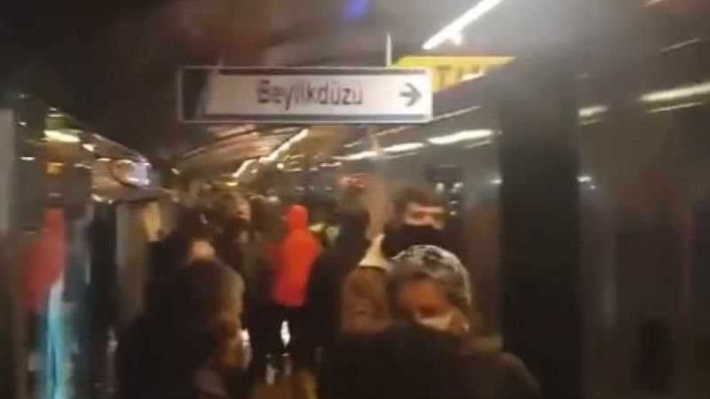 İstanbul'da arızalanan metrobüs, seferleri aksattı