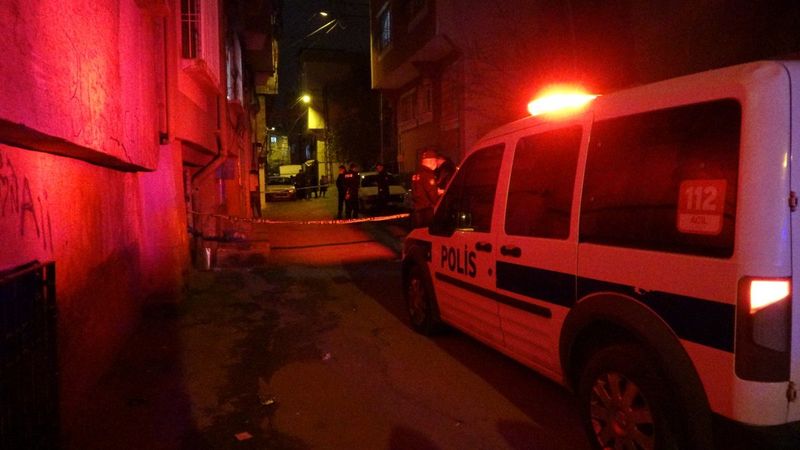 Gaziantep'te bir kişi, arkadaşının ailesine kurşun yağdırdı