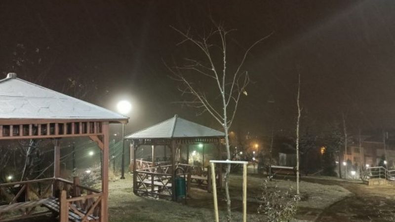 Ankara'da beklenen kar yağmaya başladı