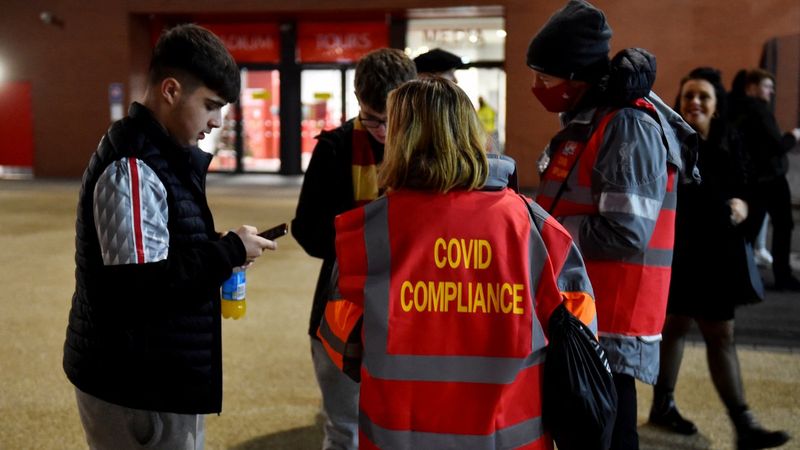 İngiltere Premier Lig'de 4 maç daha ertelendi