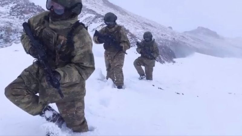 Mehmetçik kar altında görevinin başında