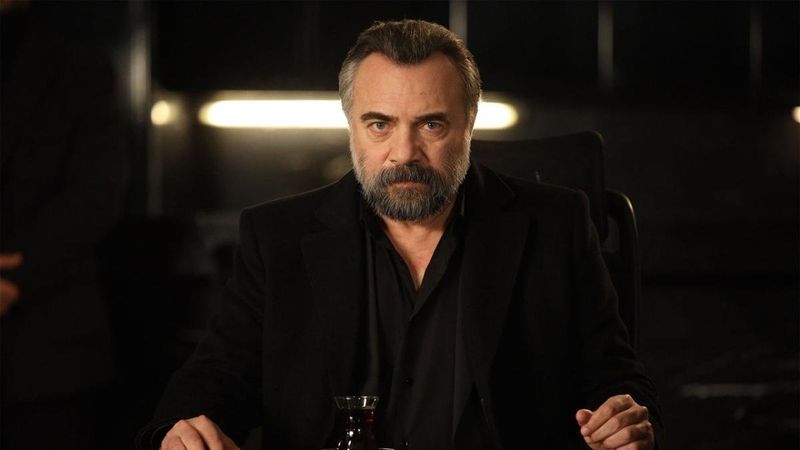 EDHO'nun Hızır Çakırbeyli'si Oktay Kaynarca'nın bir de kardeşini görün! Ayırt edebilene aşk olsun...