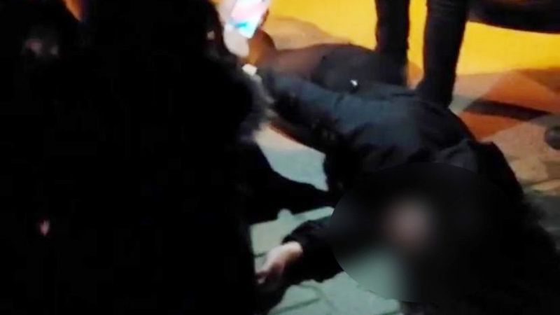 Bursa'da kaza sonrası baygınlık geçiren arkadaşını tokatladı