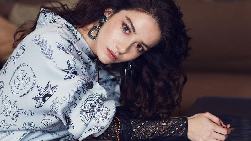 Özge Gürel'in ekranlara döndüğü dizi yıldızlar geçidi! Çok konuşulacak kadro sete çıkıyor