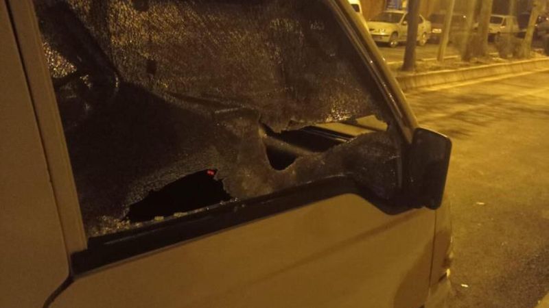 Ankara'da bir kişi, sopayla otomobillere saldırdı