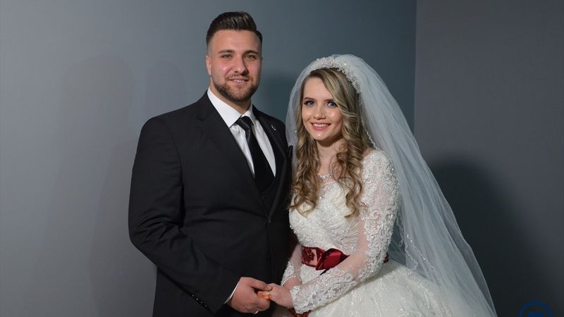 Rus kadın müslüman olup Türk genç ile evlendi