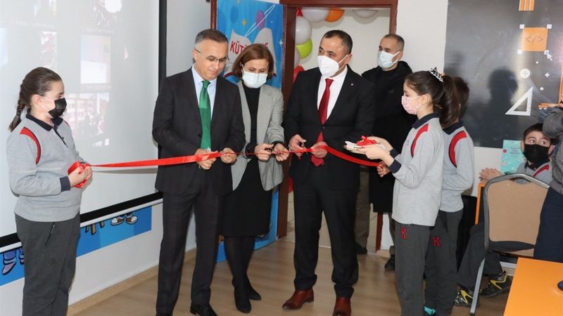 Rize Valisi Kemal Çeber, 24 okul kütüphanesinin açılışına katıldı