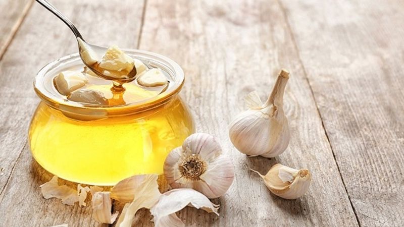 7 gün boyunca aç karnına ballı sarımsak yemenin faydaları