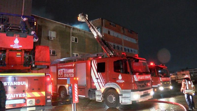 Esenyurt'ta tekstil fabrikasında yangın